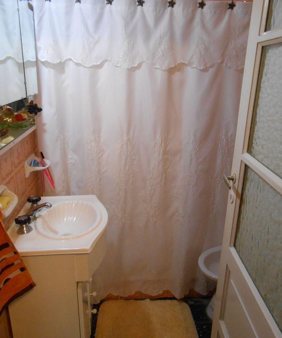 Foto de Casa de 3 ambientes, VENTA, sobre Av. Udaondo, Villa Udaondo, imagen 5