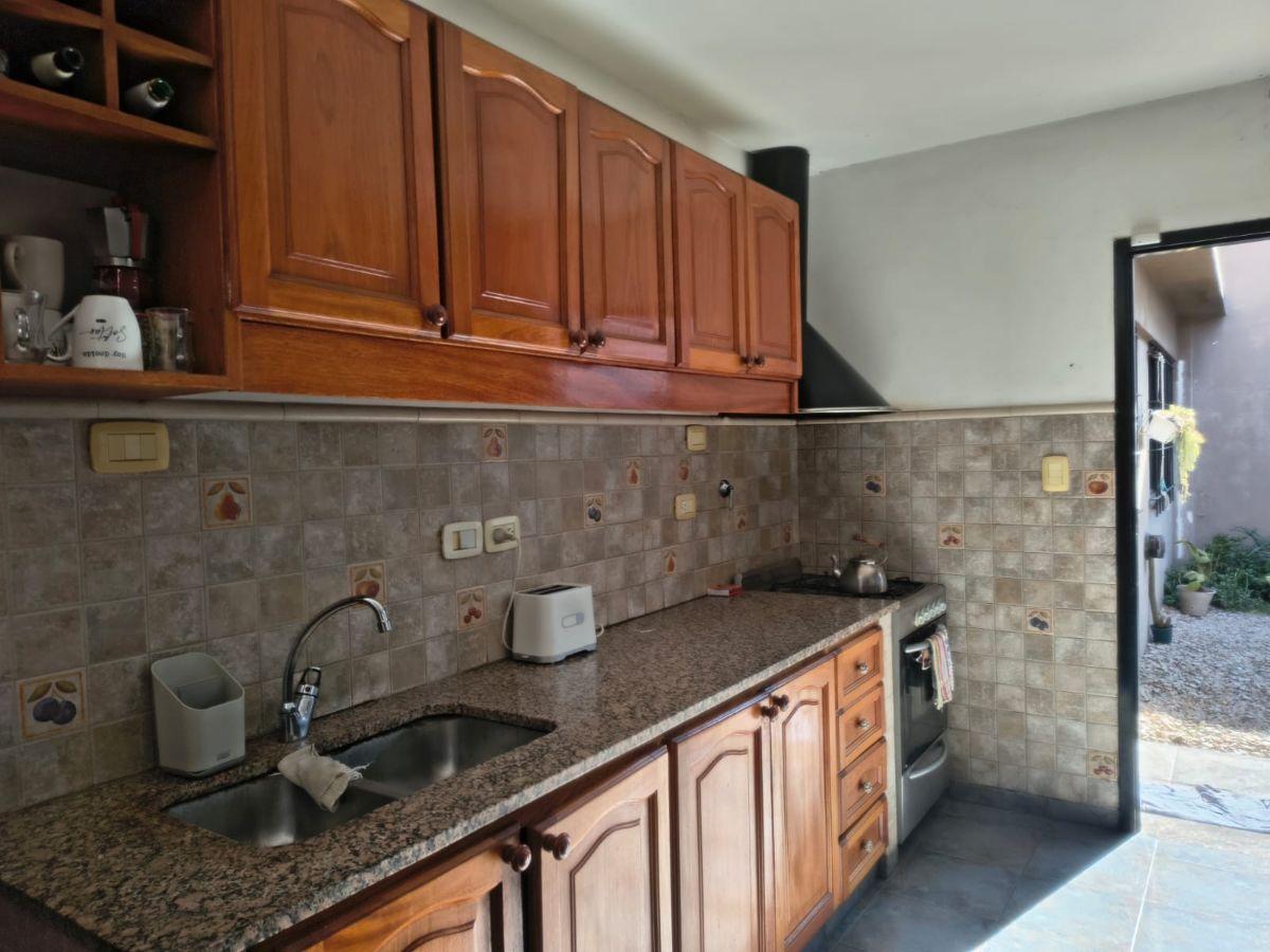 Foto de CASA RECICLADA HACE 15 AÑOS, 3 AMBIENTES, CASTELAR NORTE, VENTA, imagen 3