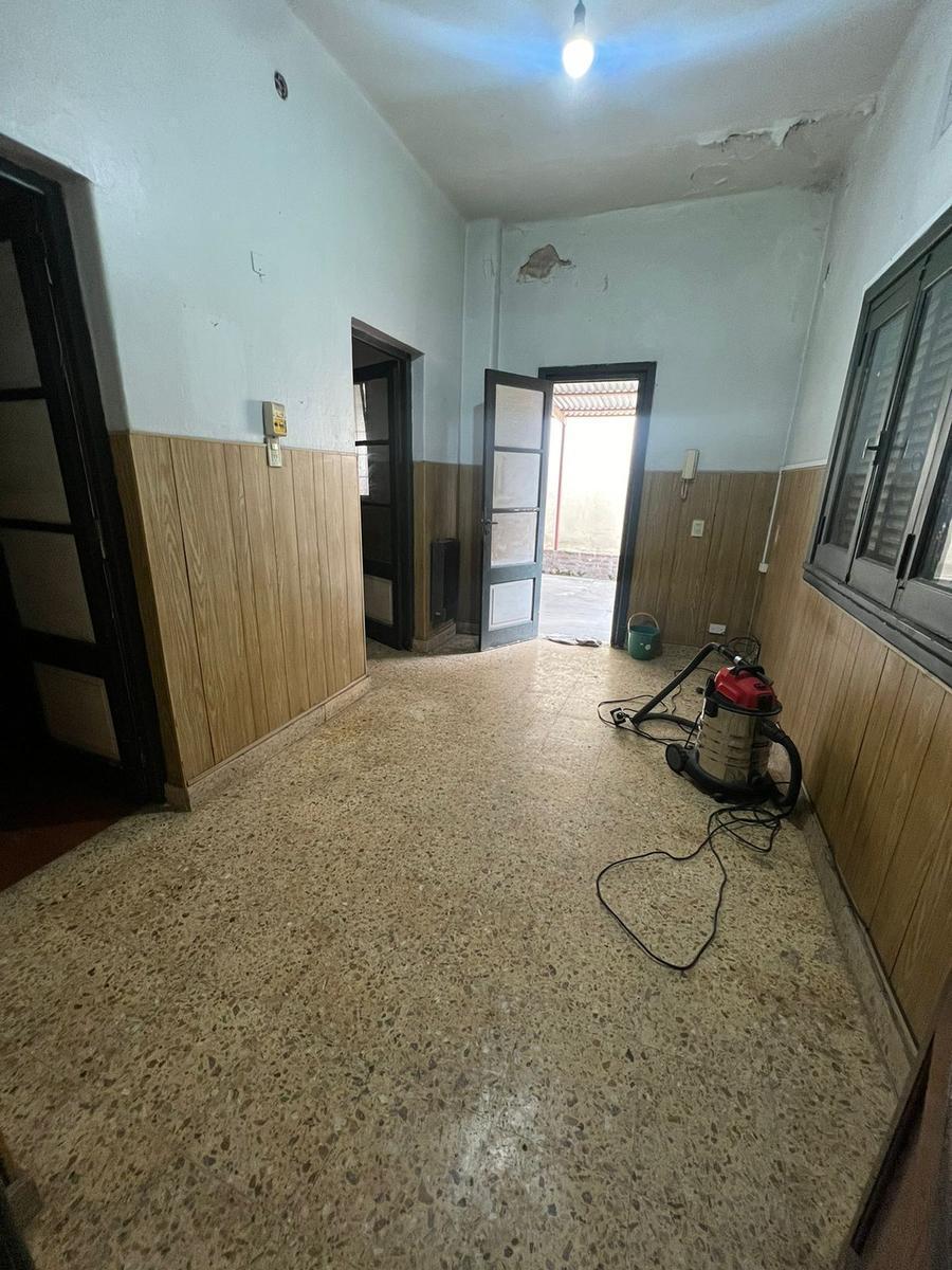 Foto de PH DE 3 AMBIENTES CON LOCAL VENTA EN M. GONZALEZ BALCARCE 3358, imagen 2
