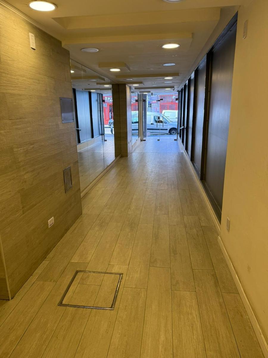 Departamento de 4 Ambientes Venta en Sitio de Montevideo 53 7°d (Lanus) 2