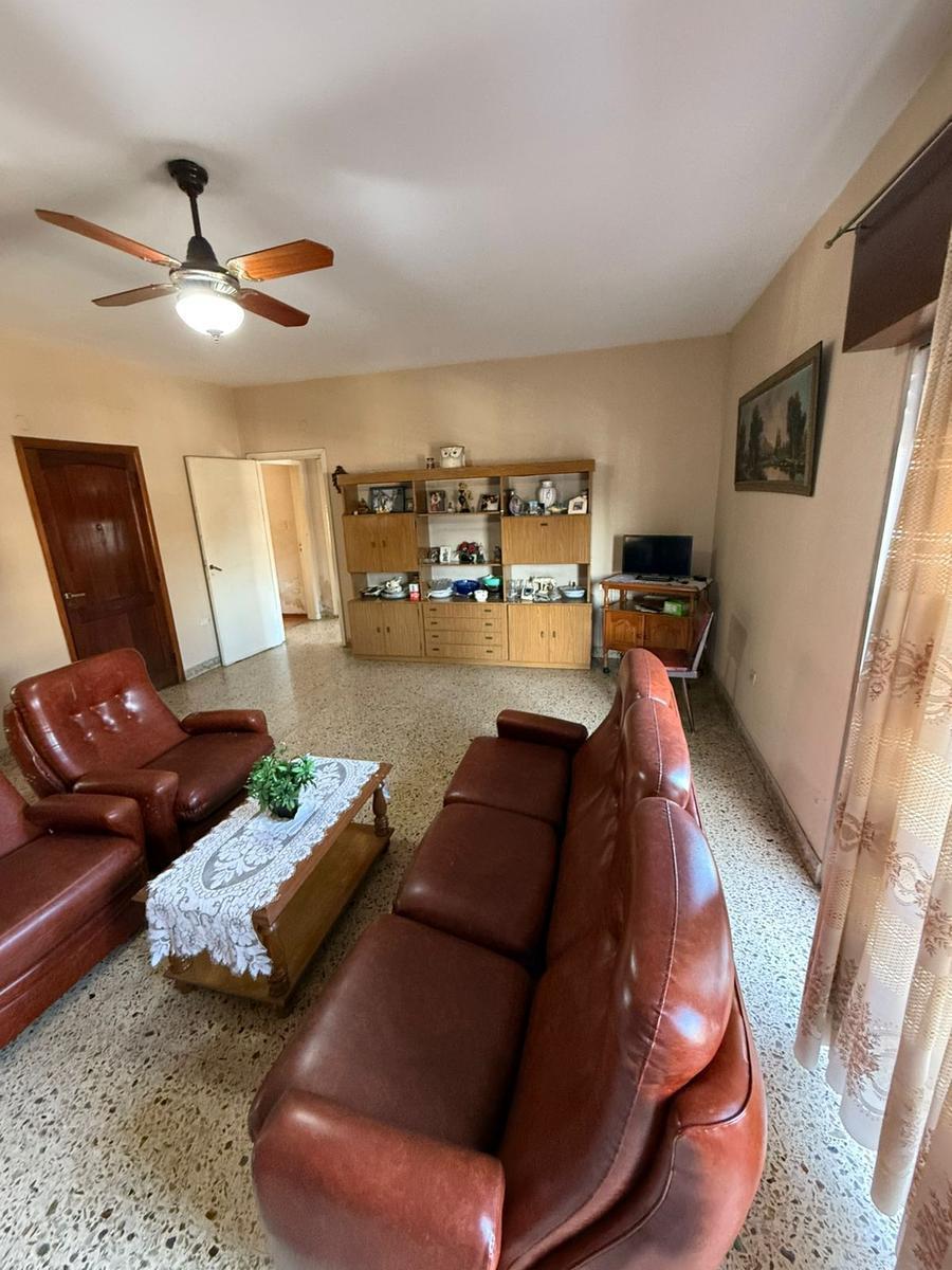 CASA CON DOS LOCALES VENTA EN Av. San Martin 4367 (REMEDIOS DE ESCALADA)