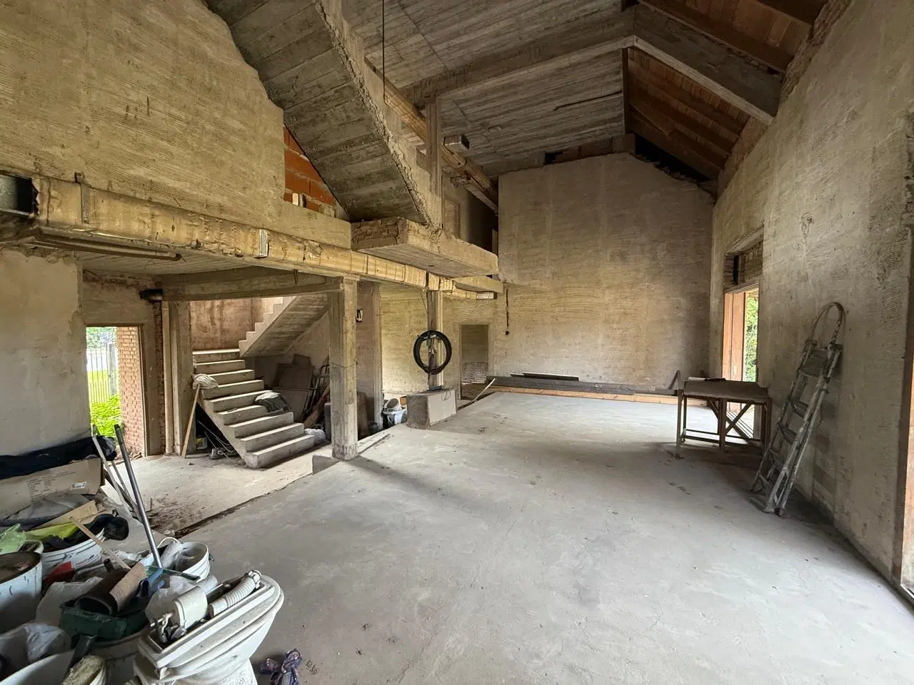 IMPONENTE CHALET 5 AMB A TERMINAR VENTA EN Camino Parque Centenario (CITY BELL) 2