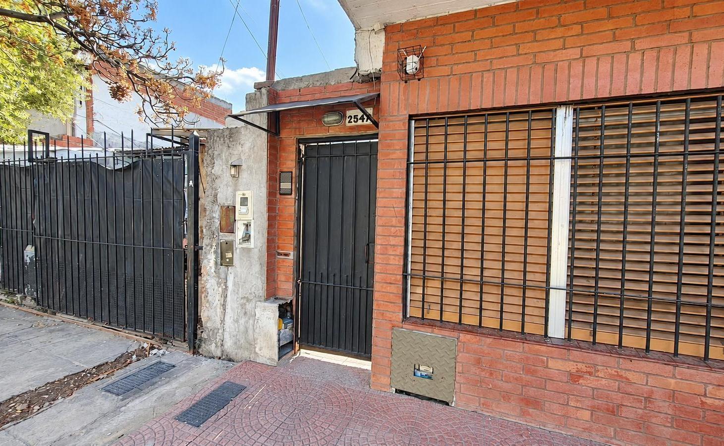 Foto de PH 2 AMBIENTES VENTA EN SAN VLADIMIRO 2547 (REMEDIOS DE ESCALADA), imagen 1
