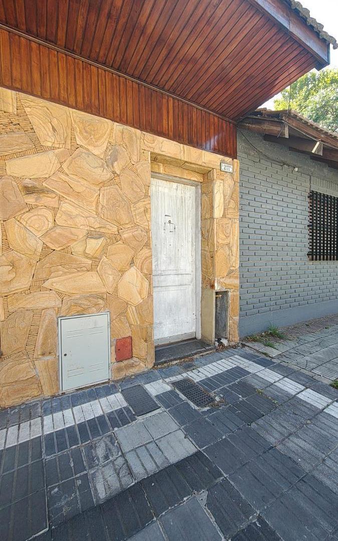Foto de PH INTERNO 3 AMB VENTA EN Carlos Gardel 611 (LANUS OESTE), imagen 2