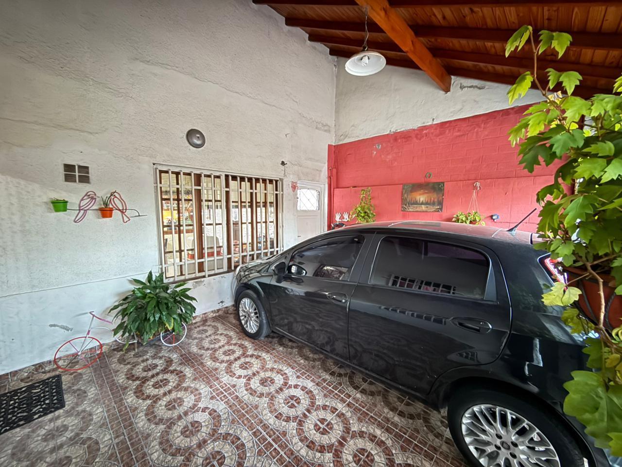 Foto de CASA MAS DEPTO ATRAS DE DOS AMBIENTES VENTA EN BENITO PEREZ GALDOS 1513, imagen 2
