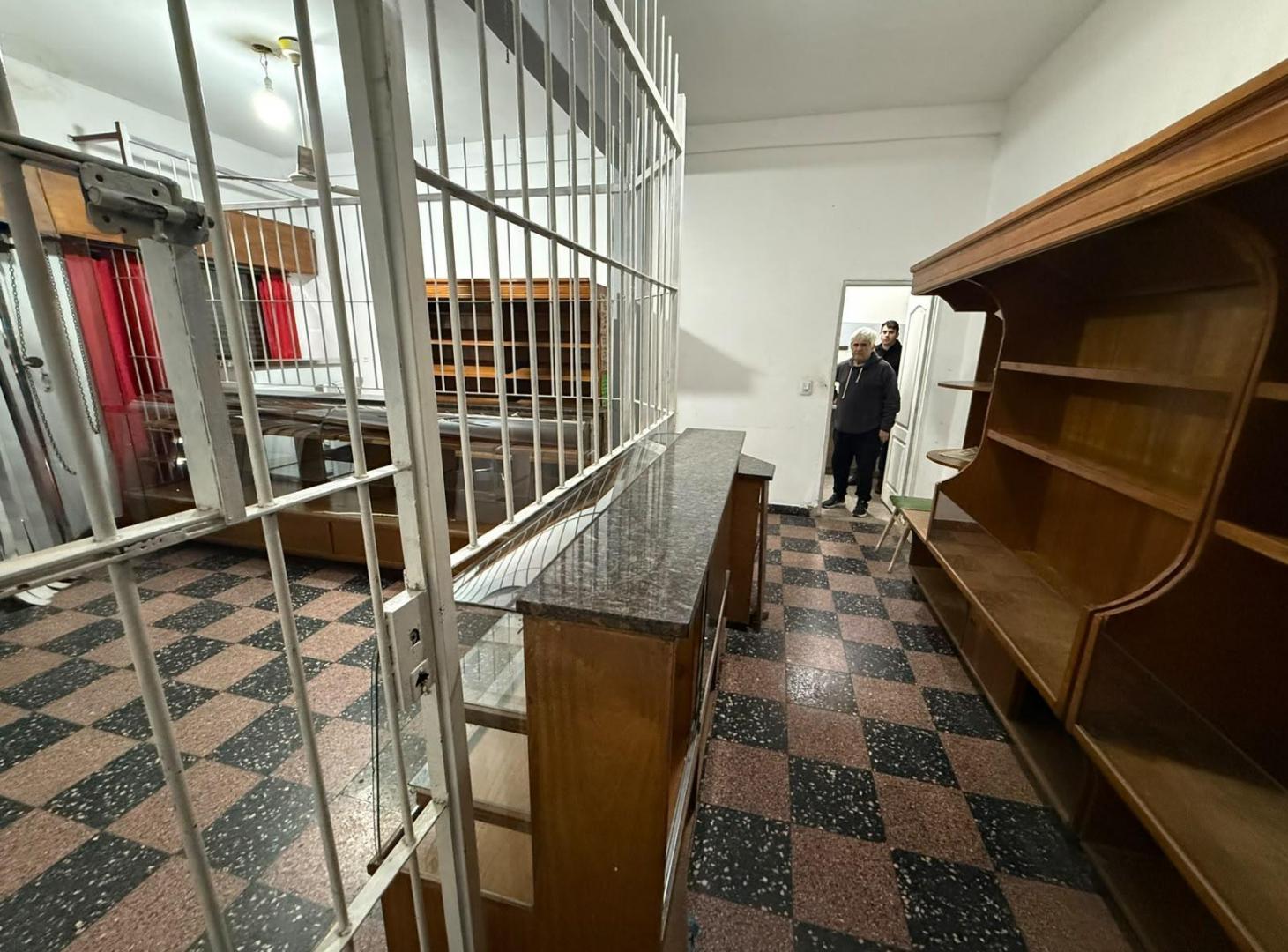 Foto de LOCALES CON DEPARTAMENTO DE 3 AMB VENTA BYNNON ESQ SAN LUIS (JOSE, imagen 3
