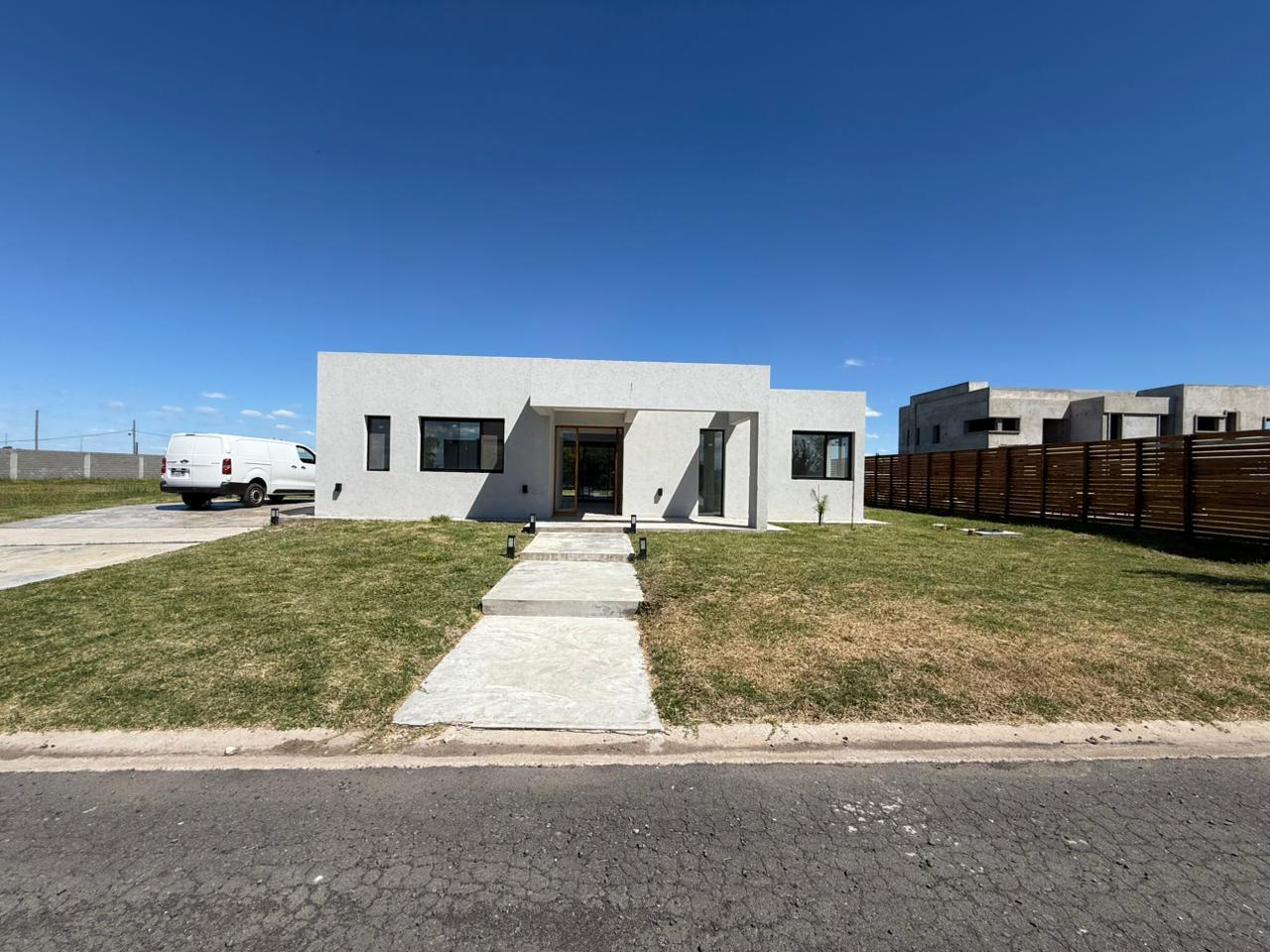 Foto de CASA 4 AMBIENTES VENTA EN Lagos de Canning 1, imagen 3