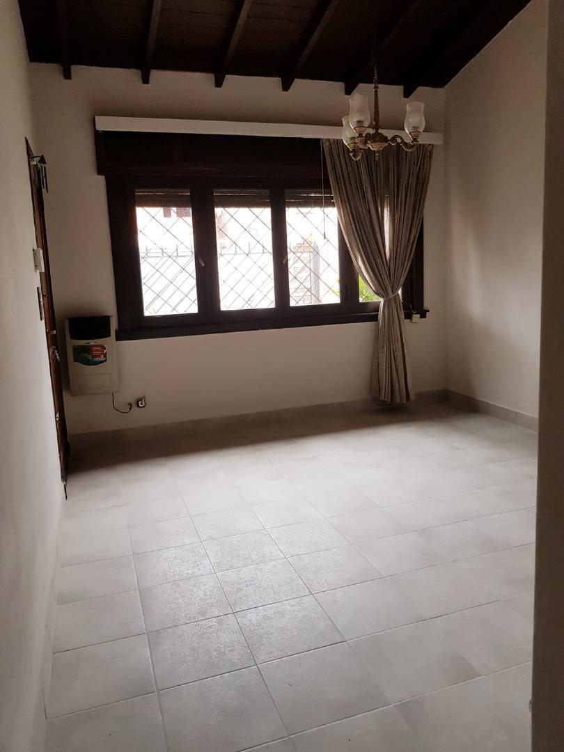 Casa lote propio 10 x 22 mts.