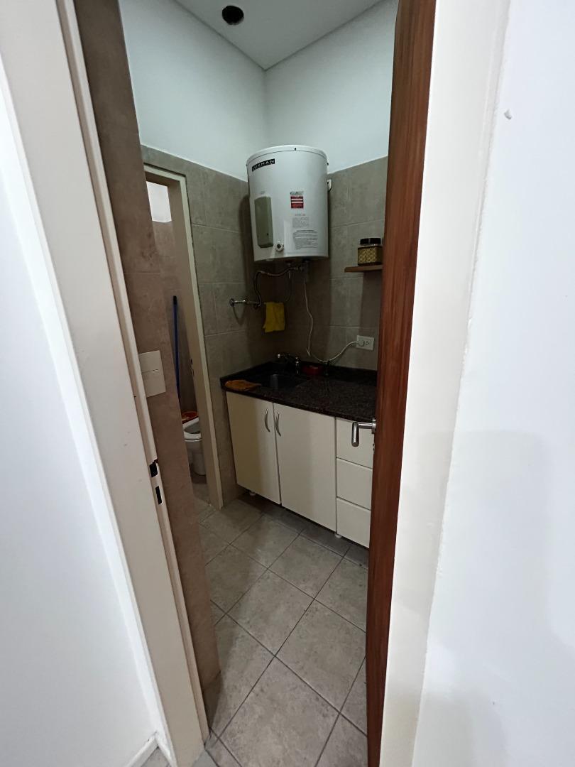 Foto de Oficina Esq. Av. Maipú y Debenedetti., imagen 2