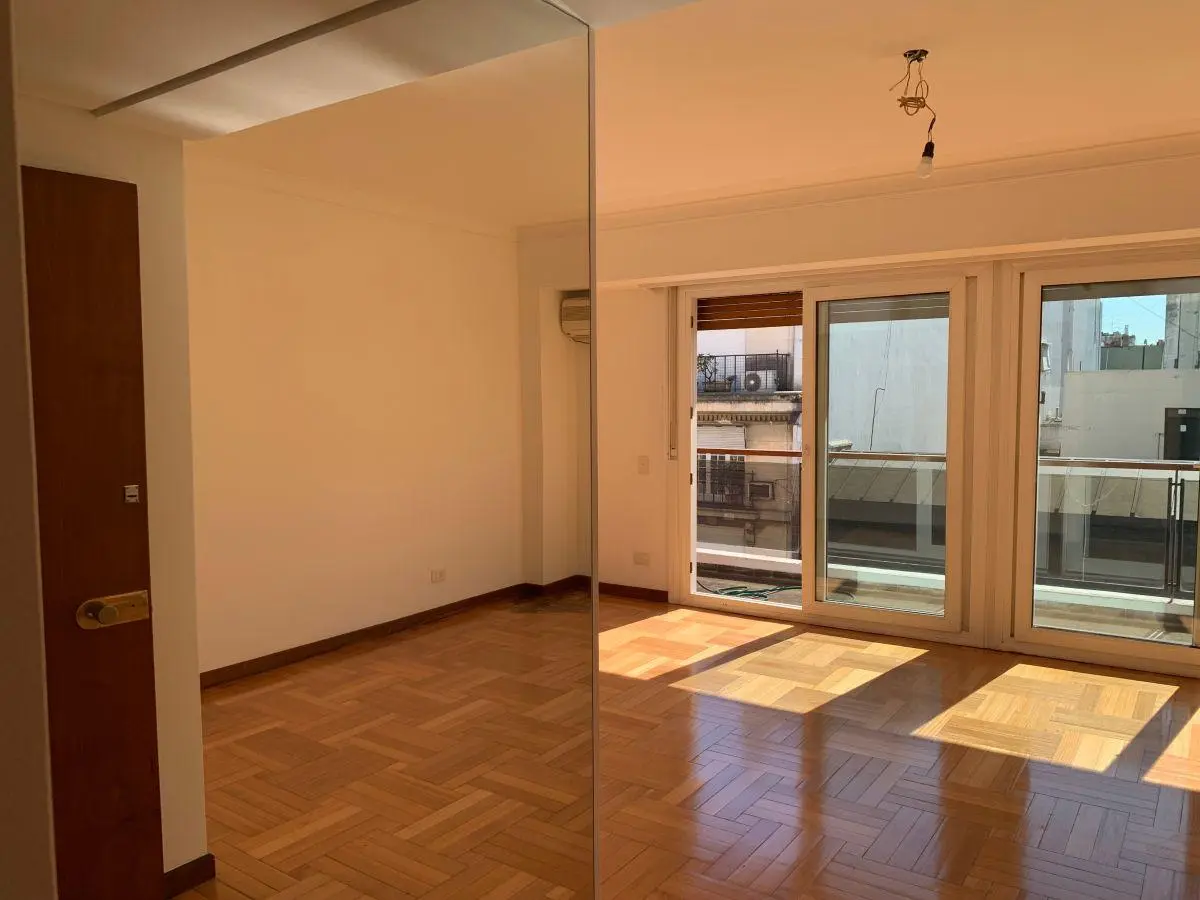 Av. Alvear 1724 - piso alto 120m2 - cochera - 3/4 amb c/ depcias - Toilete con ducha 3
