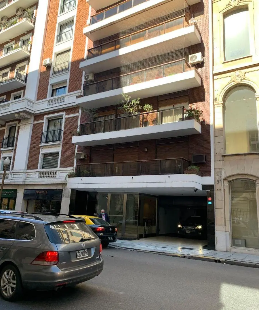 Av. Alvear 1724 - piso alto 120m2 - cochera - 3/4 amb c/ depcias - Toilete con ducha 2