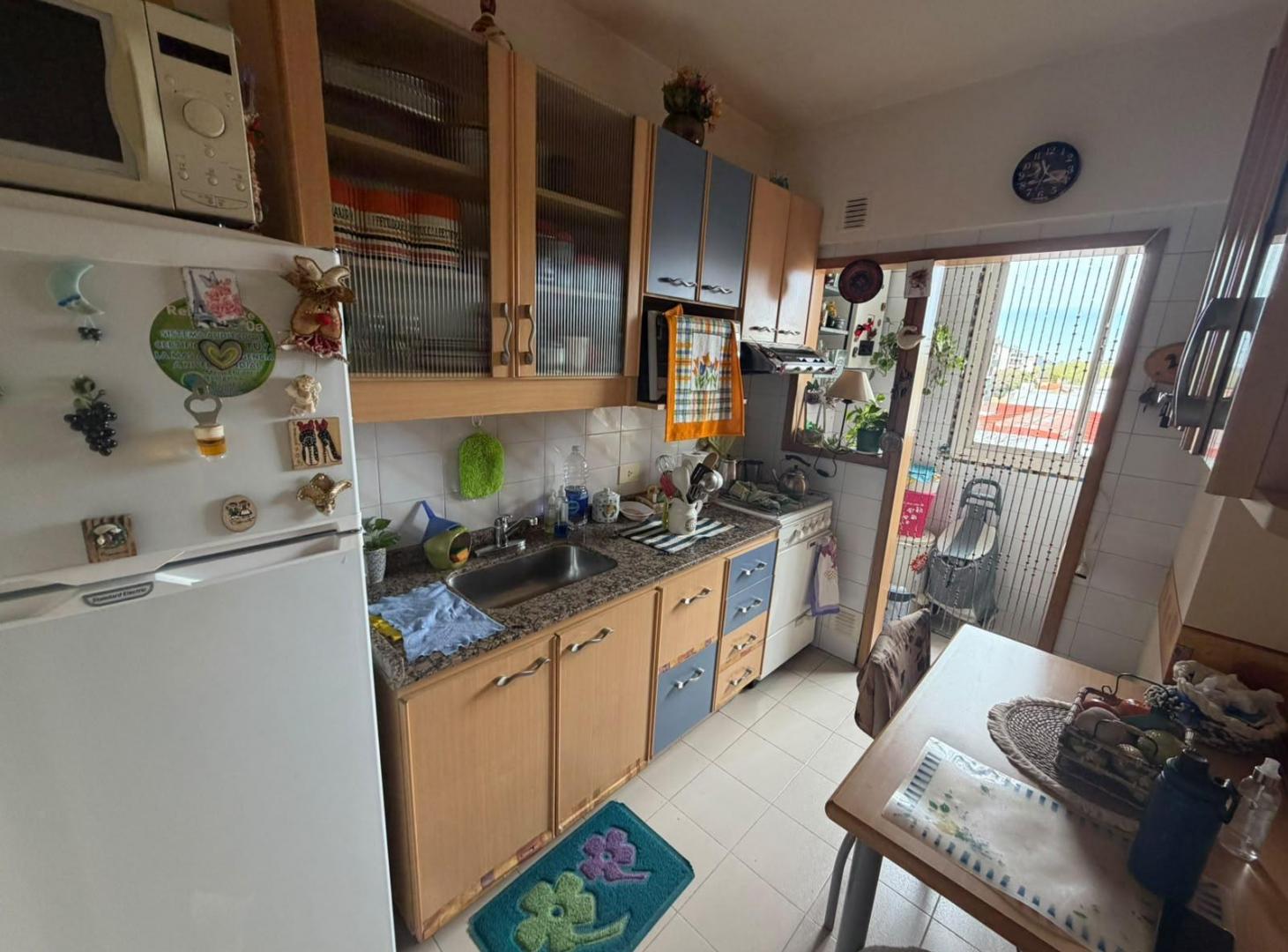 Foto de Departamento semipiso sobre la Avenida Maipú de 3 amb con cochera, imagen 1