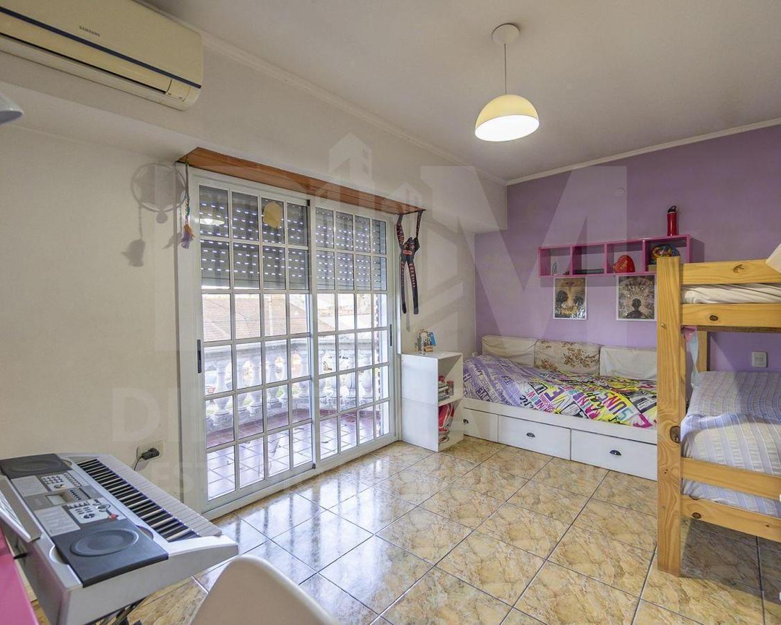 Venta Casa 4 Ambientes en Temperley con Patio y Quincho 5