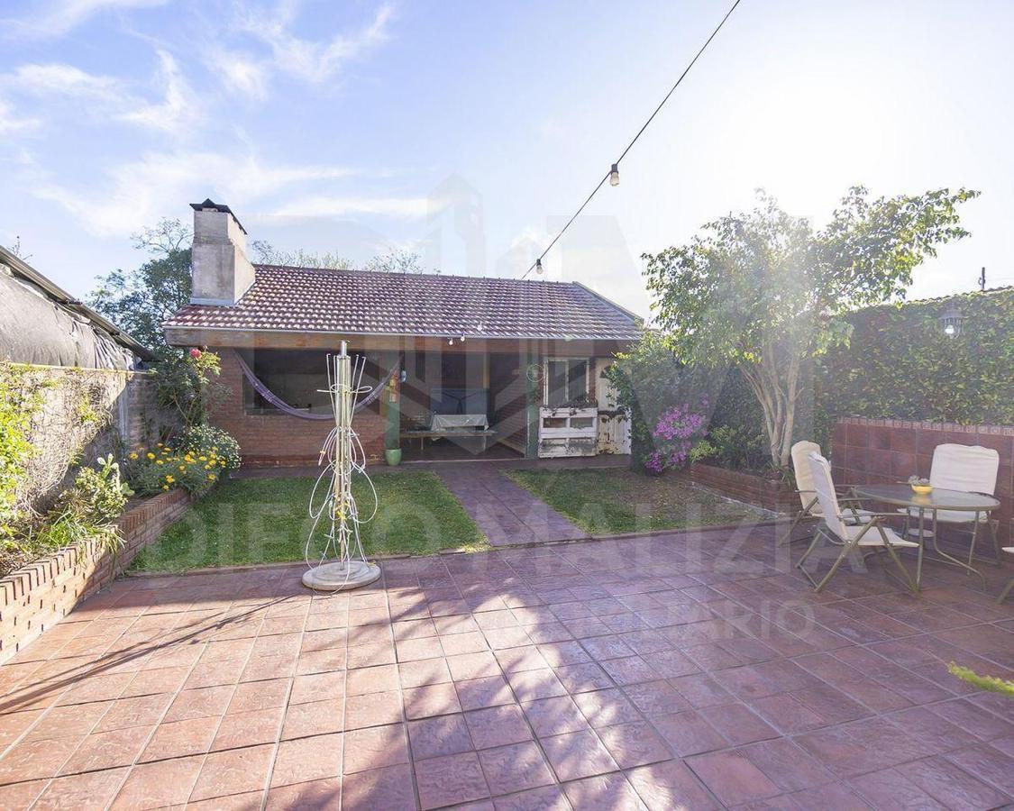 Venta Casa 4 Ambientes en Temperley con Patio y Quincho 2