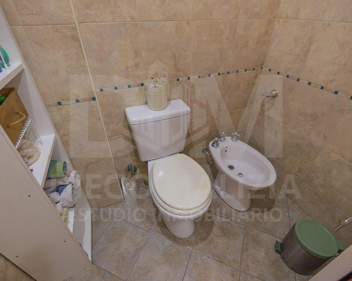 Venta Casa 4 Ambientes en Temperley con Patio y Quincho 3