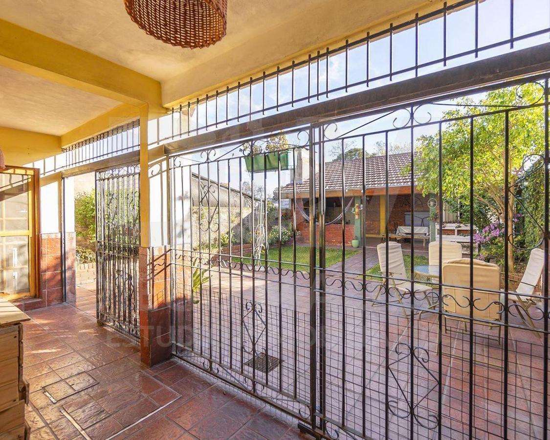 Venta Casa 4 Ambientes en Temperley con Patio y Quincho 4