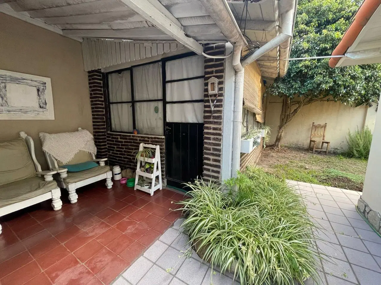Casa 4 ambientes con cochera descubierta y jardín en Lomas de Zamora 3