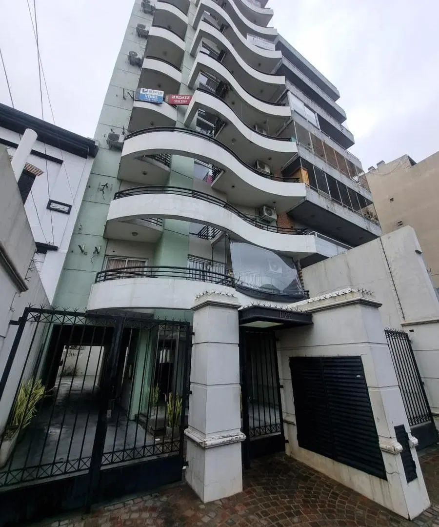 Venta departamento 3 ambientes con cochera en Lanús Este 2