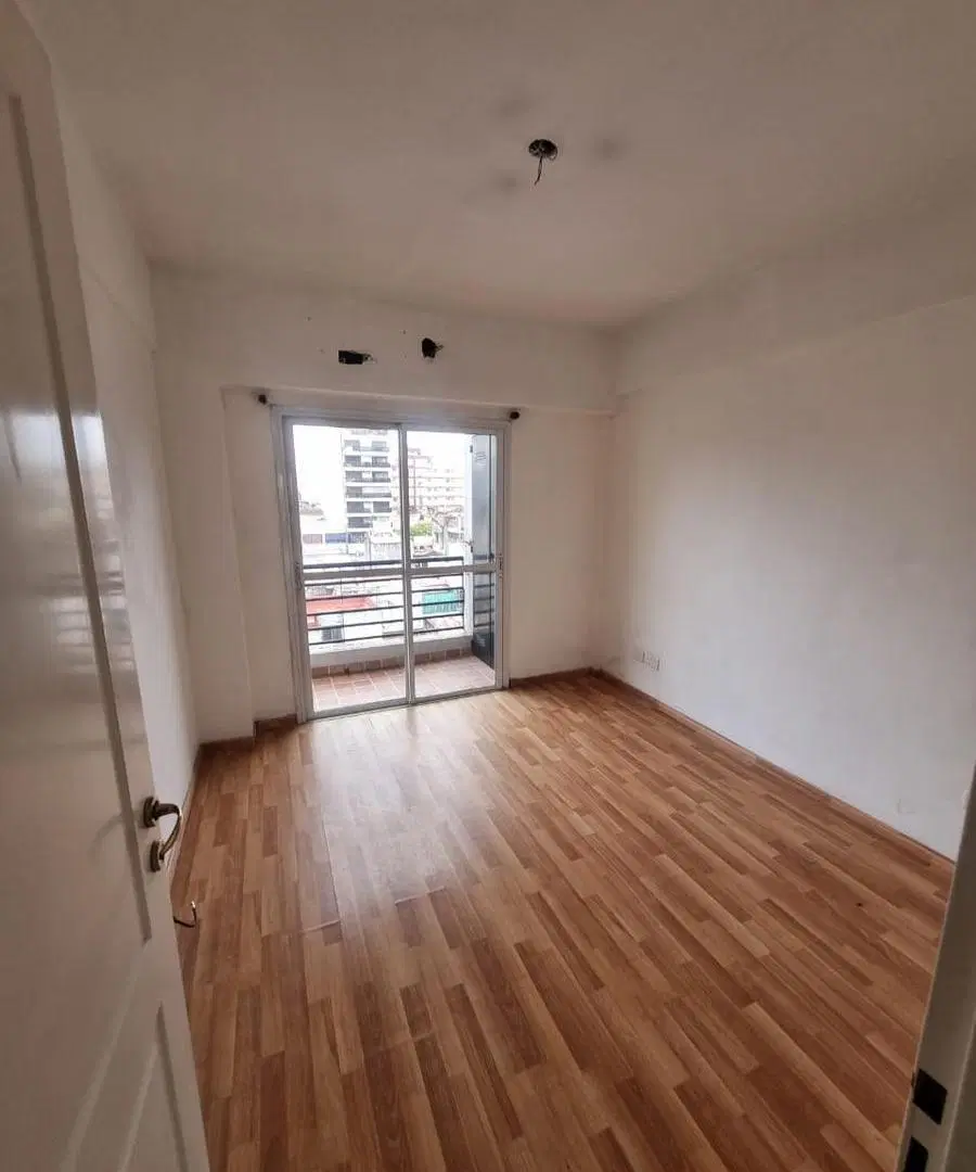 Venta departamento 3 ambientes con cochera en Lanús Este 5
