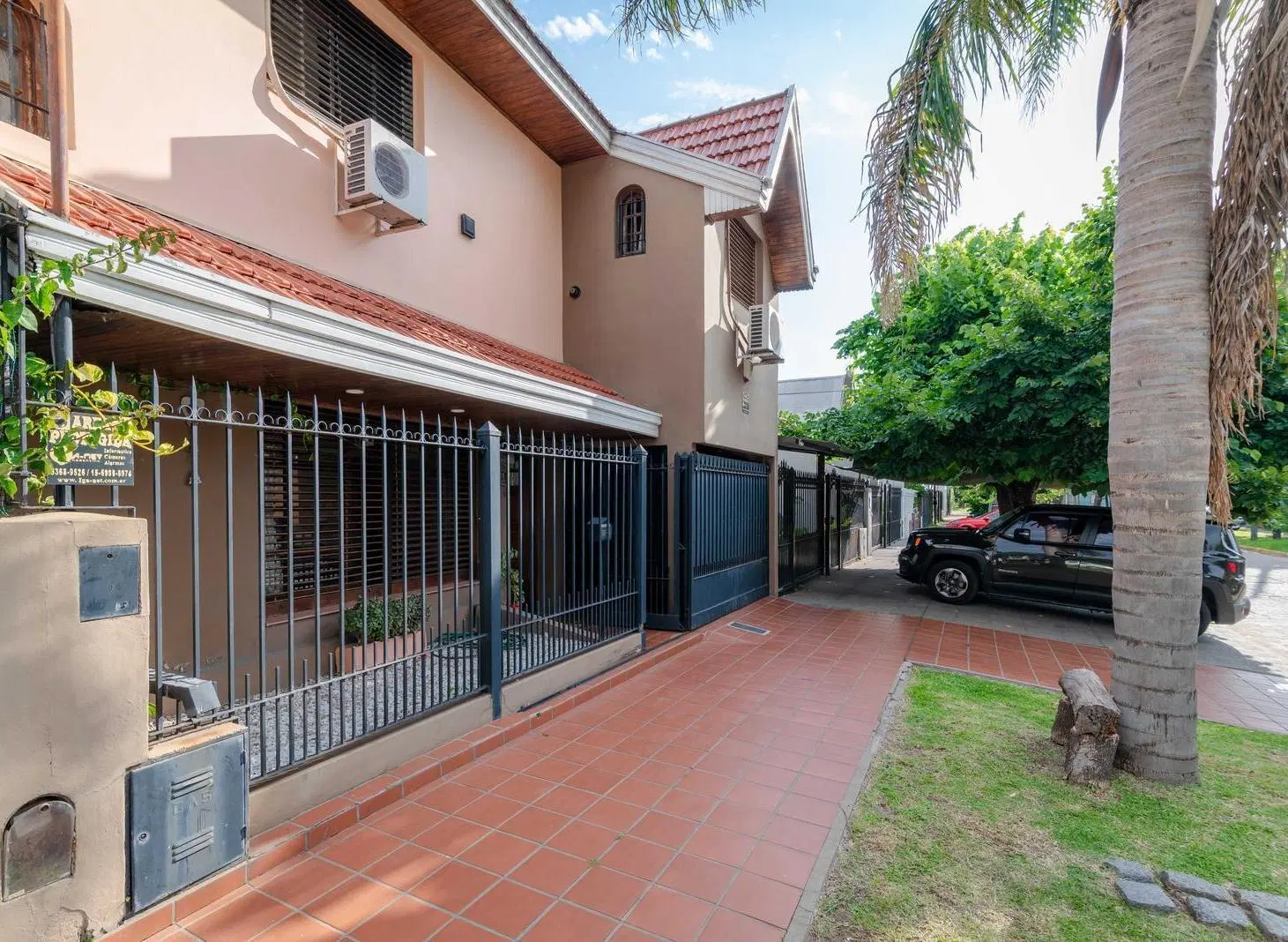 Casa de 4 ambientes con cochera y piscina en Temperley Este 5