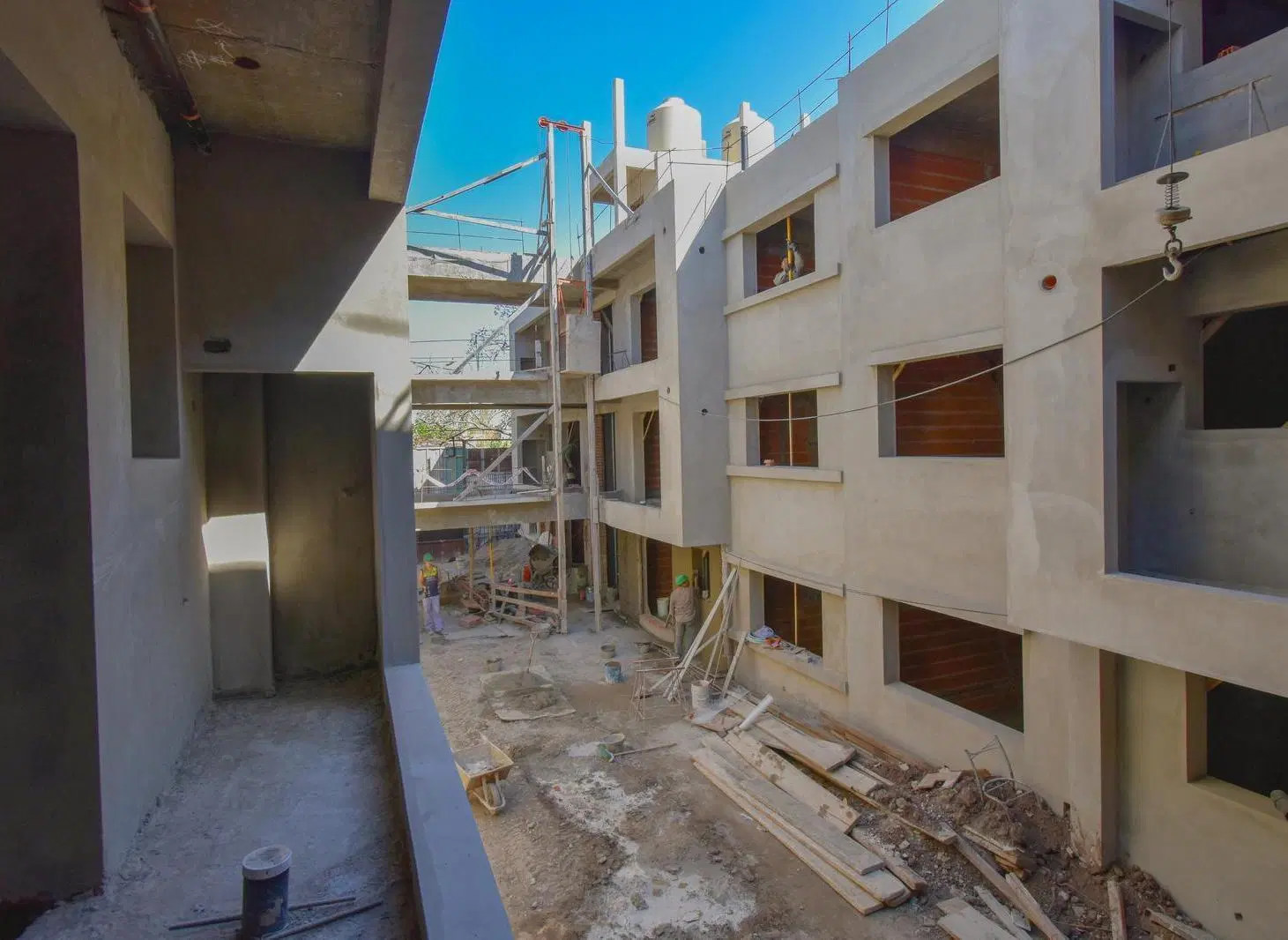 Venta Departamentos dos  y tres ambientes  en construcción en Banfield 3