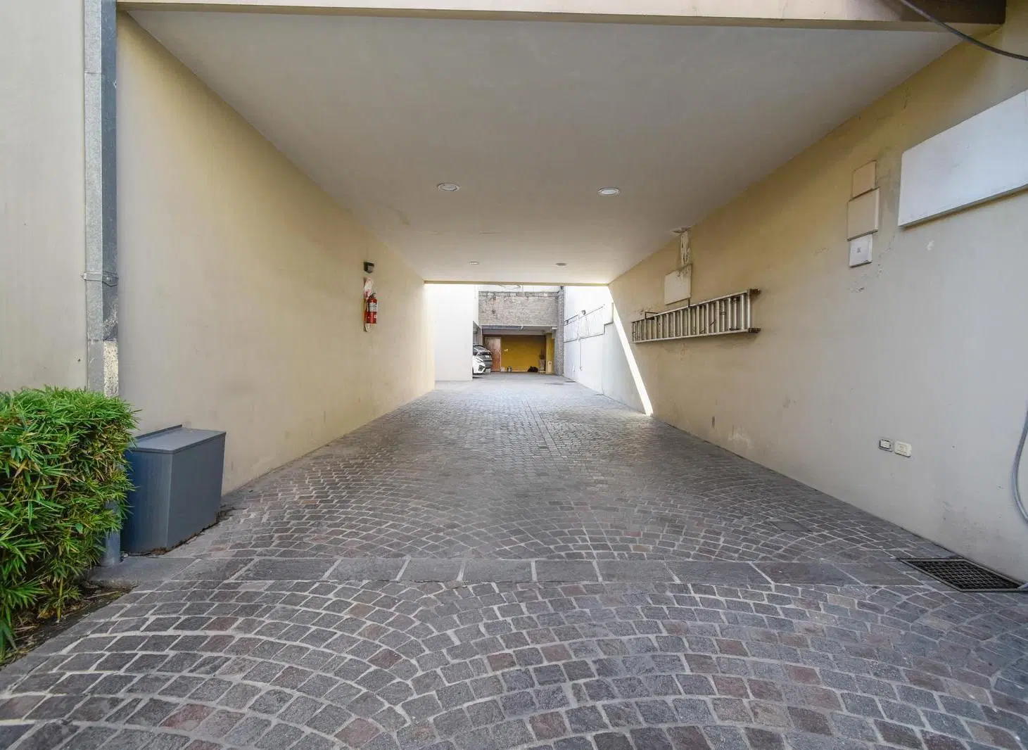 Departamento 3 ambientes con cochera, patio y parrilla en venta en Banfield Oeste 3