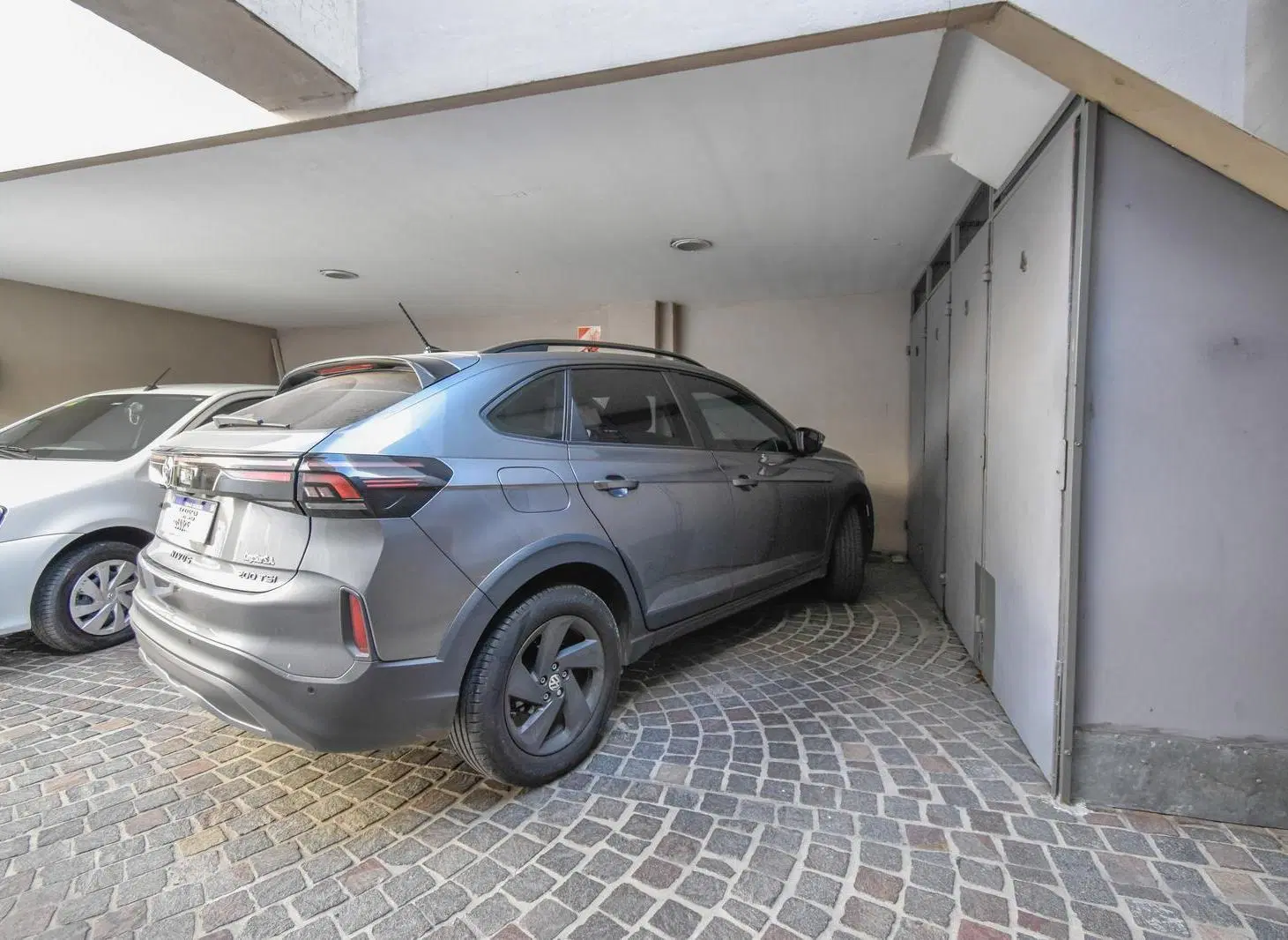 Departamento 3 ambientes con cochera, patio y parrilla en venta en Banfield Oeste 5