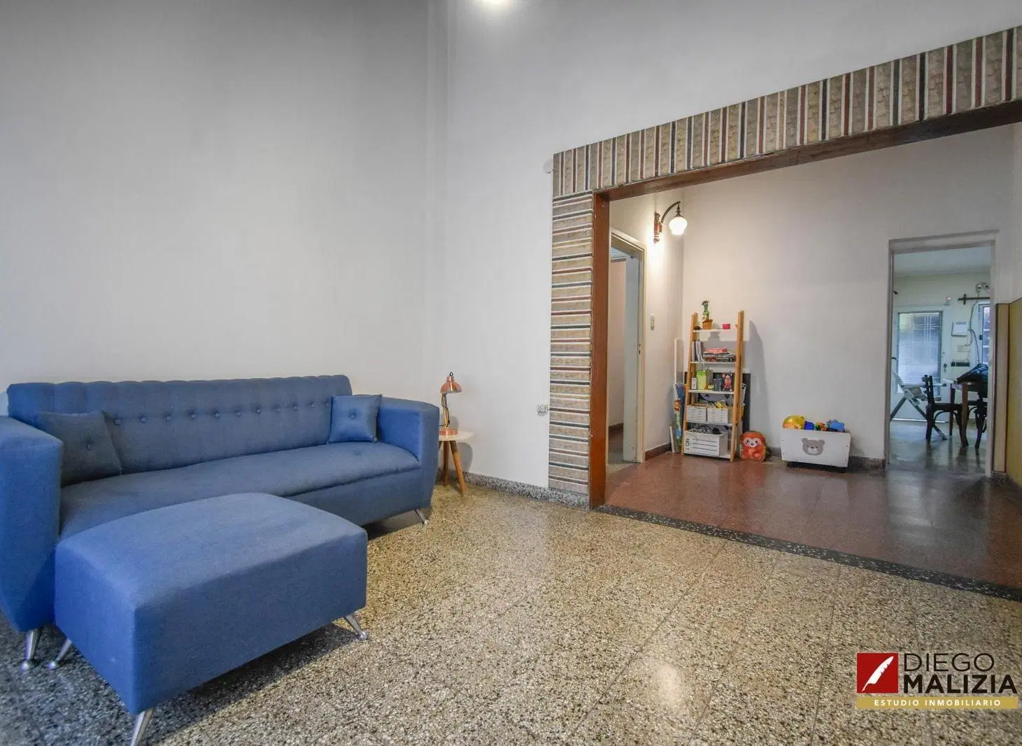 Casa 4 ambientes con cochera cubierta, patio y parrilla en venta en Banfield Este 5
