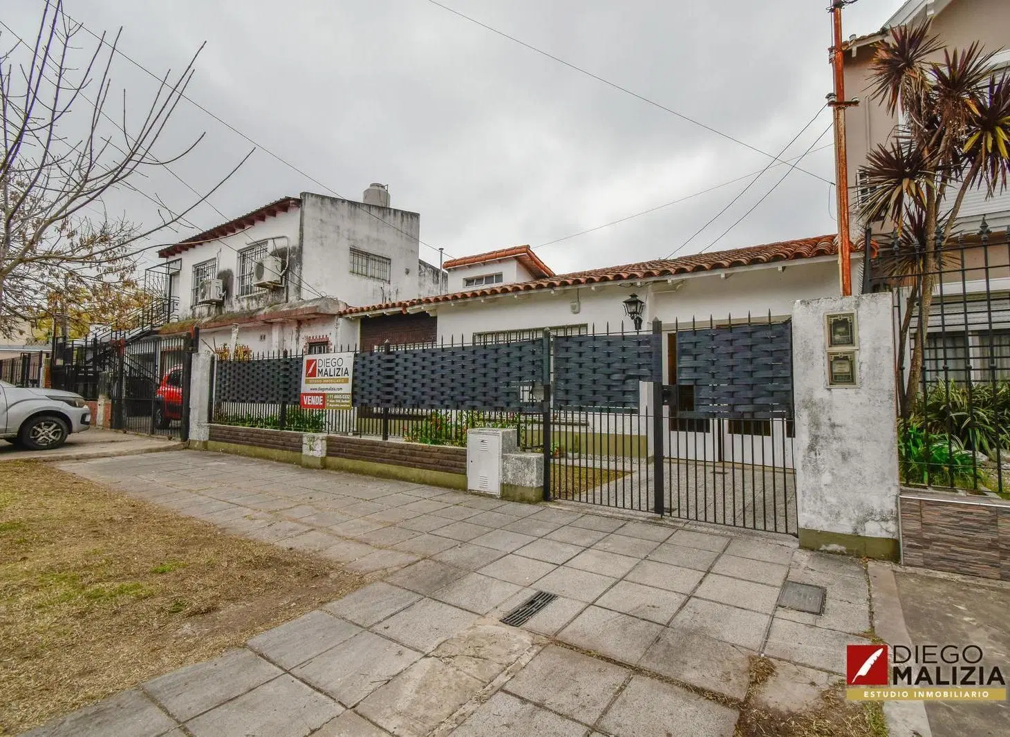 Casa 4 ambientes con cochera cubierta, patio y parrilla en venta en Banfield Este 4