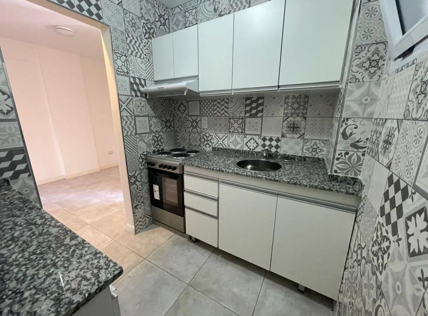Departamento monoambiente dividido en 2 ambientes con cochera en alquiler en Lomas de Zamora 5