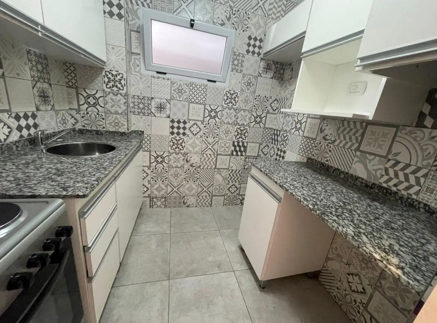 Departamento monoambiente dividido en 2 ambientes con cochera en alquiler en Lomas de Zamora 3
