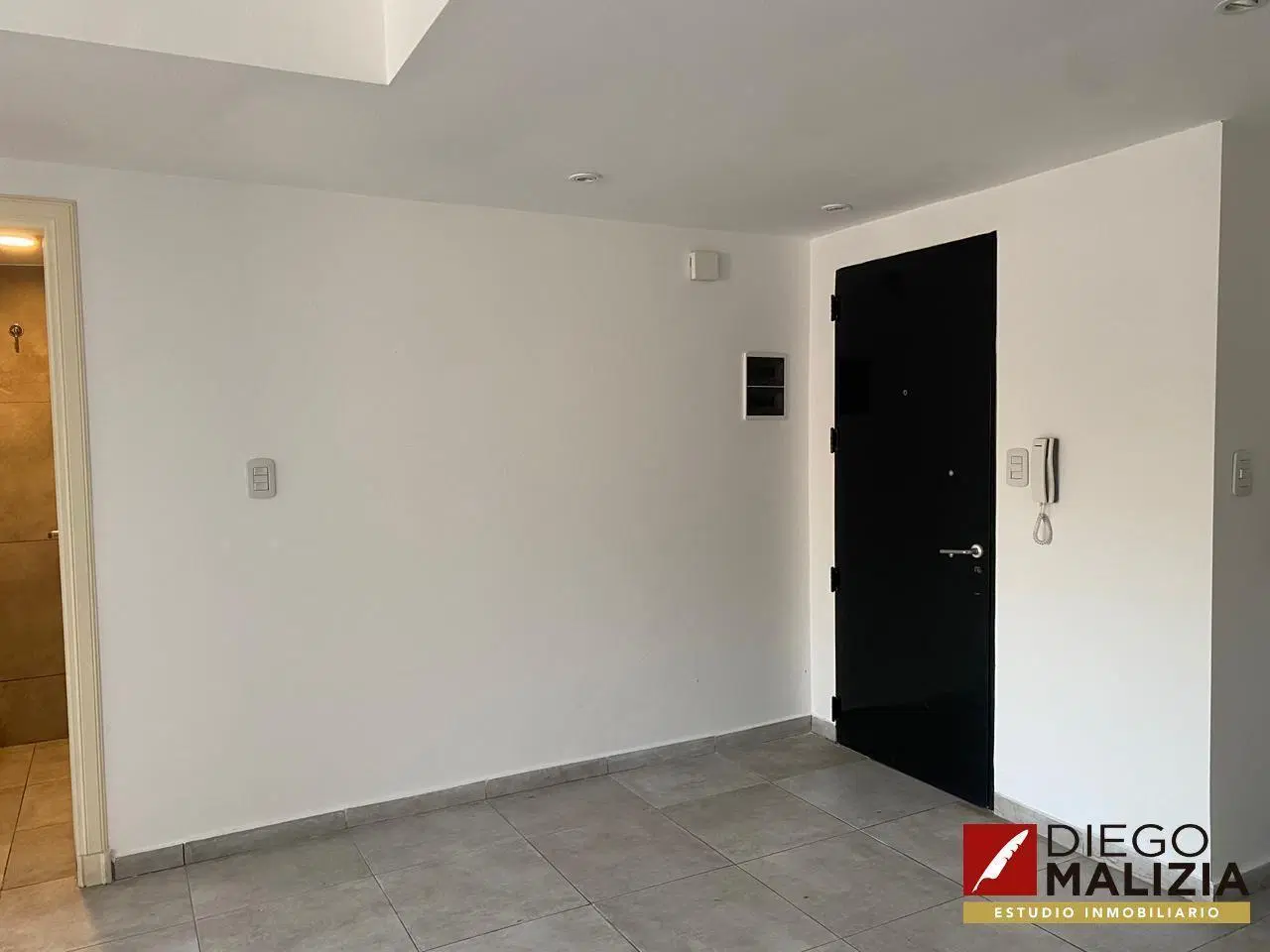 Venta departamento 2 ambientes con cochera, terraza propia, Lomas de Zamora. 8