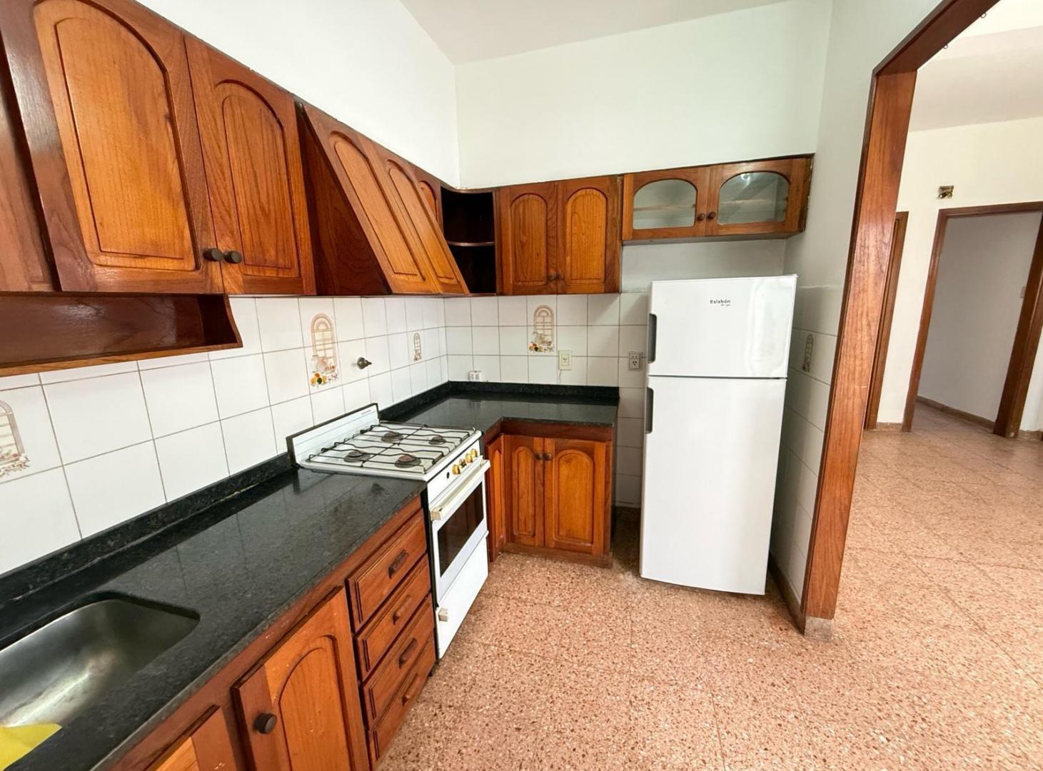 Foto de Alquiler de Casa 3 ambientes con patio y parrilla en Banfield, imagen 2