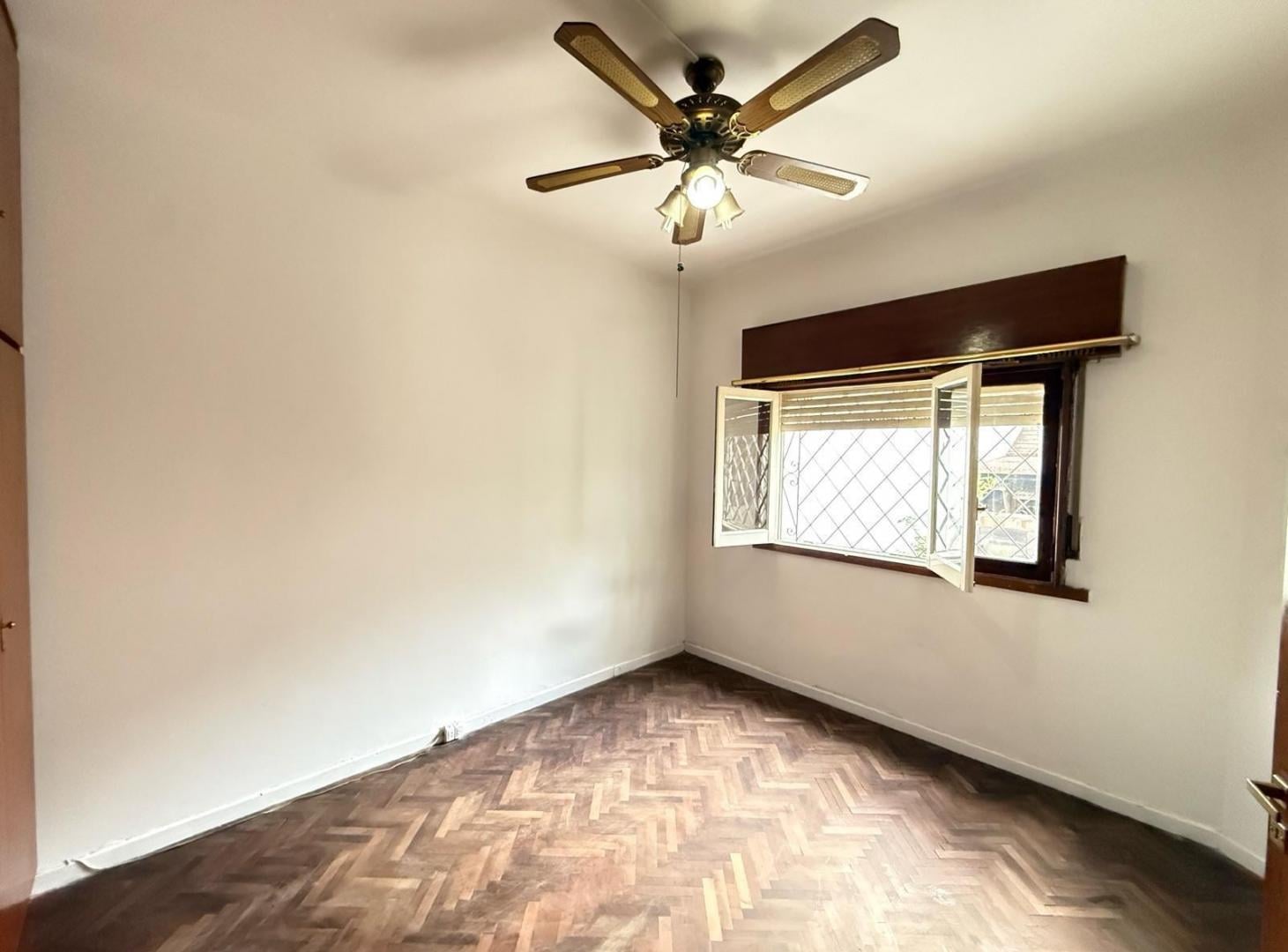 Foto de Alquiler de Casa 3 ambientes con patio y parrilla en Banfield, imagen 1