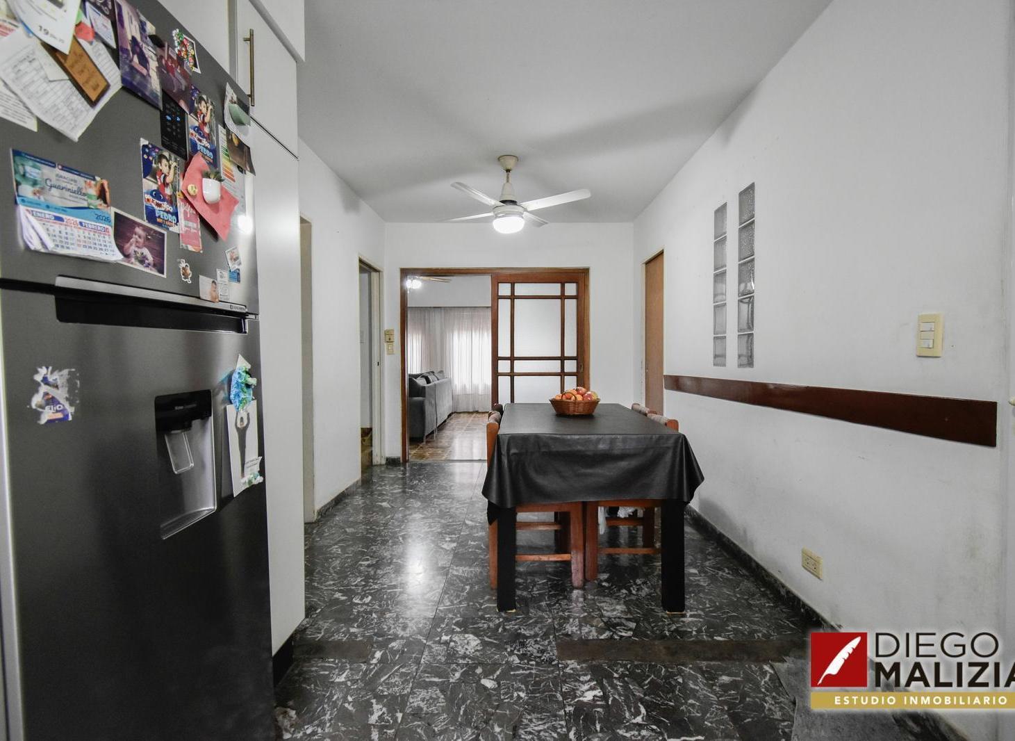 Foto de Casa en venta 5 ambientes con gran parque y quincho en Lomas de Zamora, imagen 5