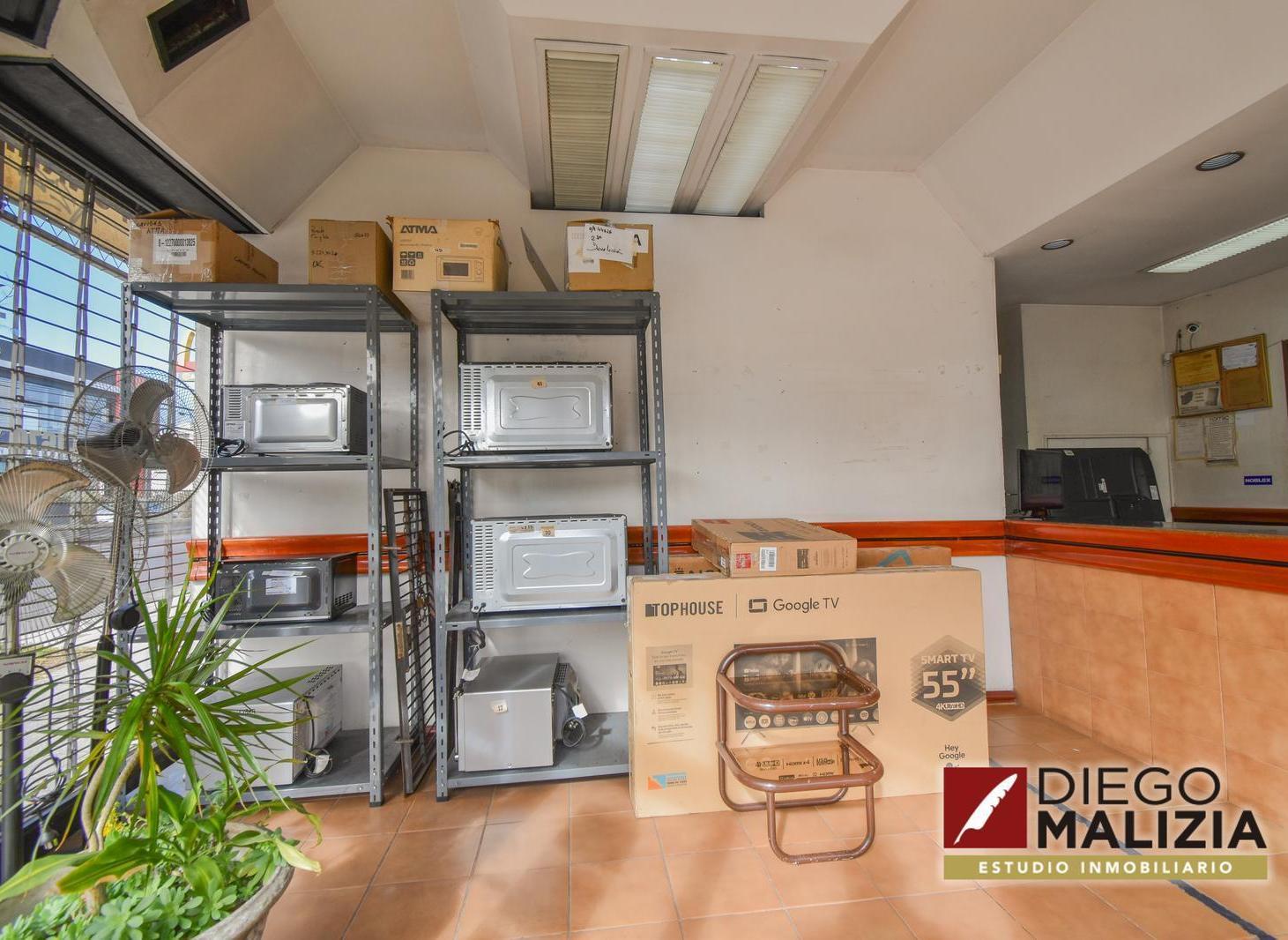 Foto de Venta de Local comercial en esquina en Lomas de Zamora, imagen 2