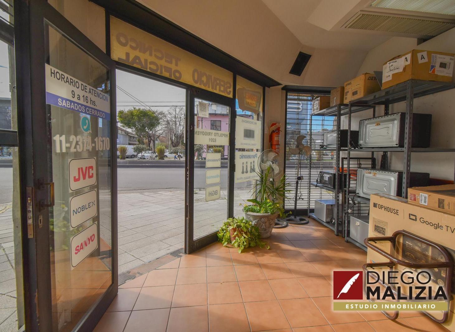 Foto de Venta de Local comercial en esquina en Lomas de Zamora, imagen 1