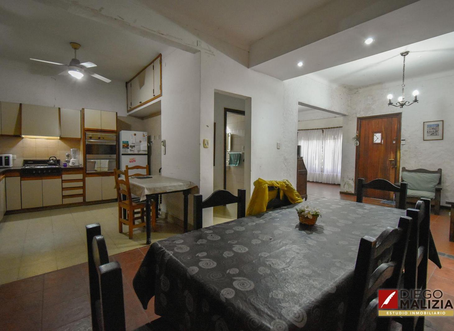 Foto de Venta Chalet 4 ambientes en Banfield, imagen 2