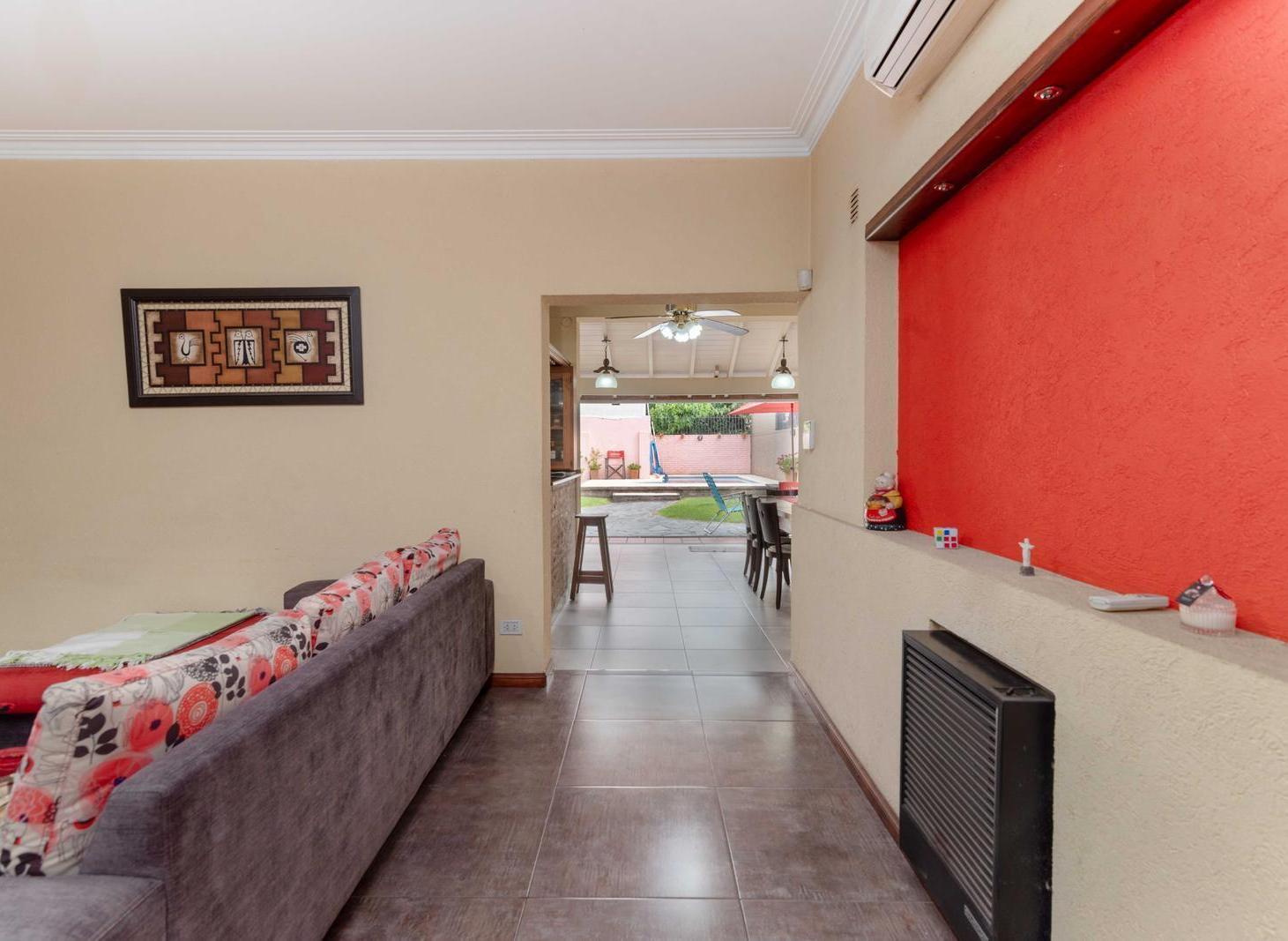 Foto de Venta de casa 4 ambientes en Temperley con gran parque, imagen 5