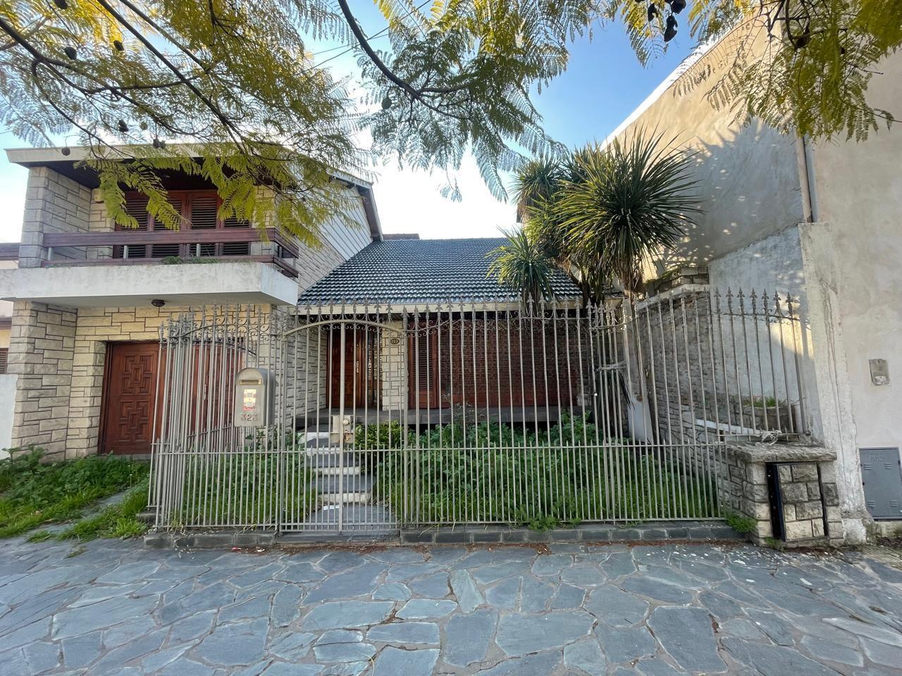 Foto de Venta Casa 5 ambientes en Remedios de Escalada con cochera y patio, imagen 2