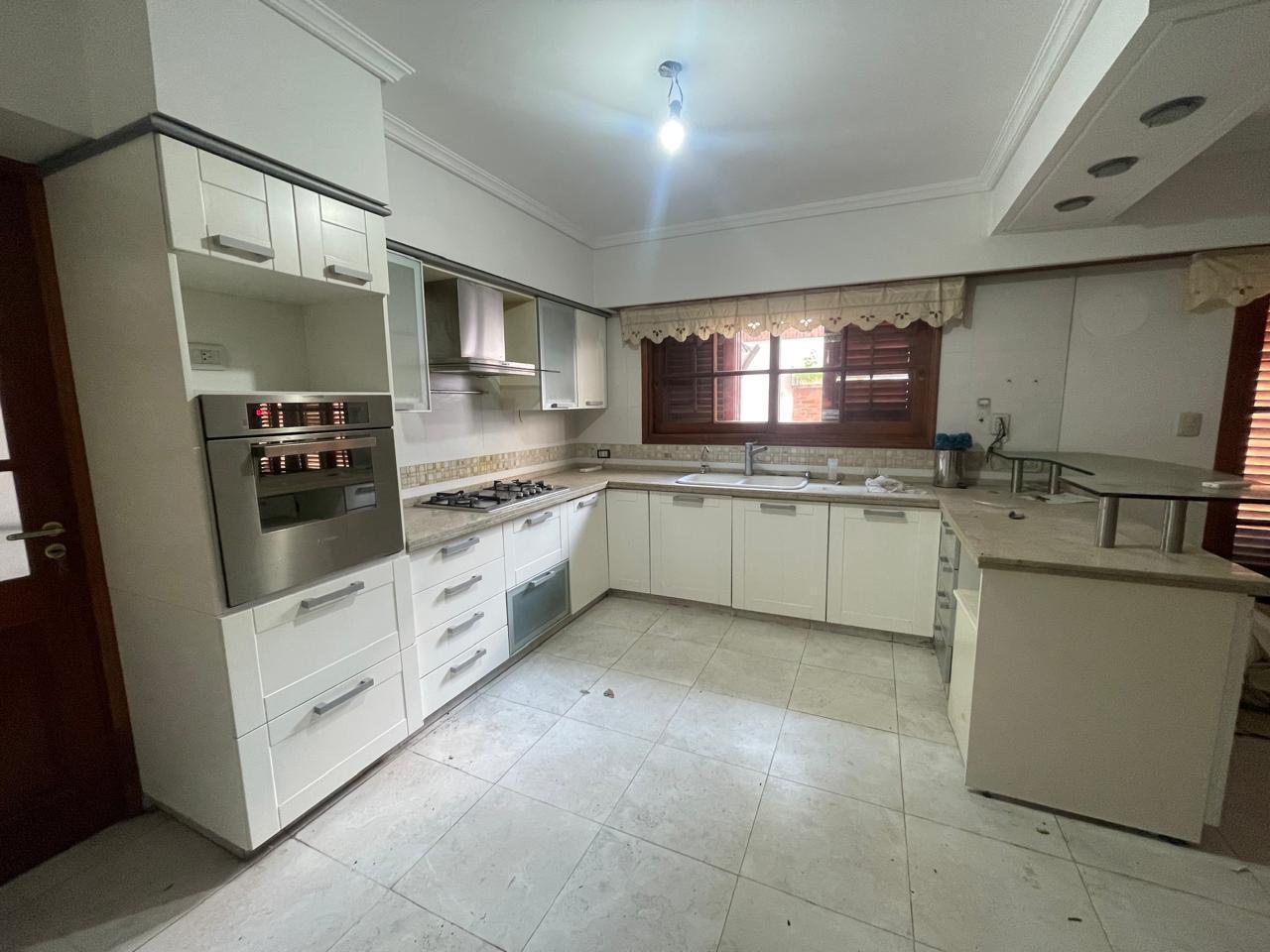 Foto de Venta Casa 5 ambientes en Remedios de Escalada con cochera y patio, imagen 1
