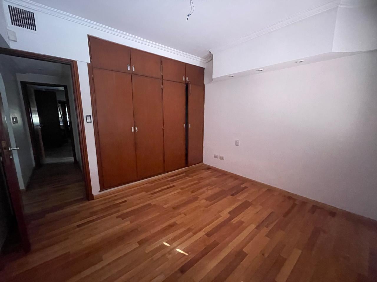 Foto de Venta Casa 5 ambientes en Remedios de Escalada con cochera y patio, imagen 3