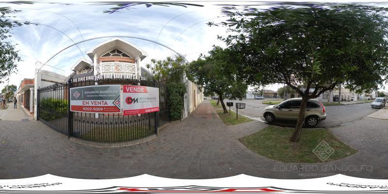 Foto de Venta Casa 4 ambientes en Remedios de Escalada con cochera y pileta, imagen 1