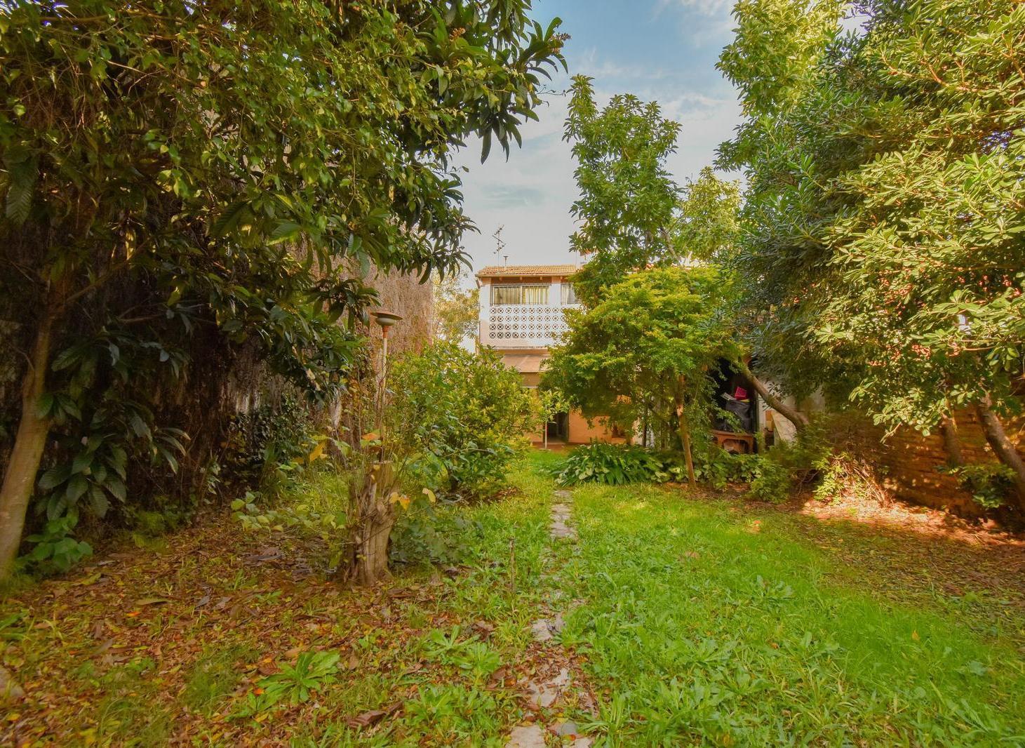 Foto de Venta casa 7 ambientes en Lomas de Zamora con jardín y garaje, imagen 3