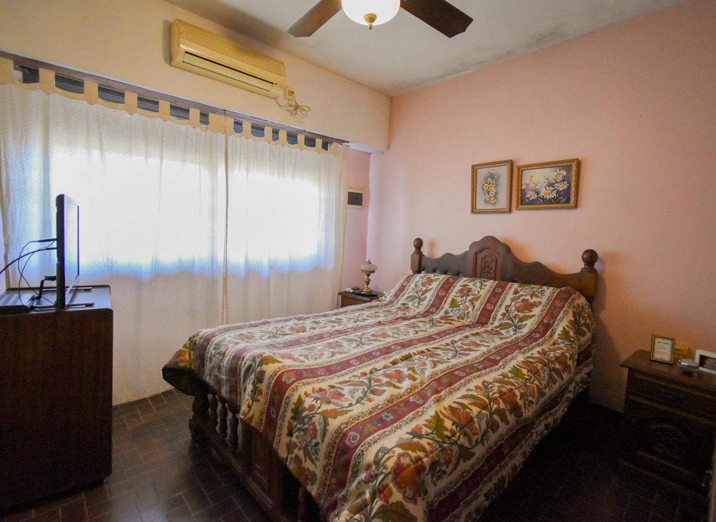 Foto de Venta casa 7 ambientes en Lomas de Zamora con jardín y garaje, imagen 4