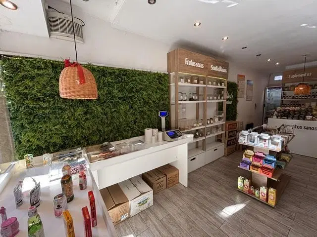 LINDO LOCAL EN EXCELENTE ZONA 3