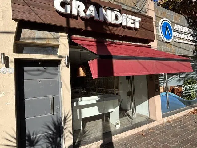 LINDO LOCAL EN EXCELENTE ZONA 4