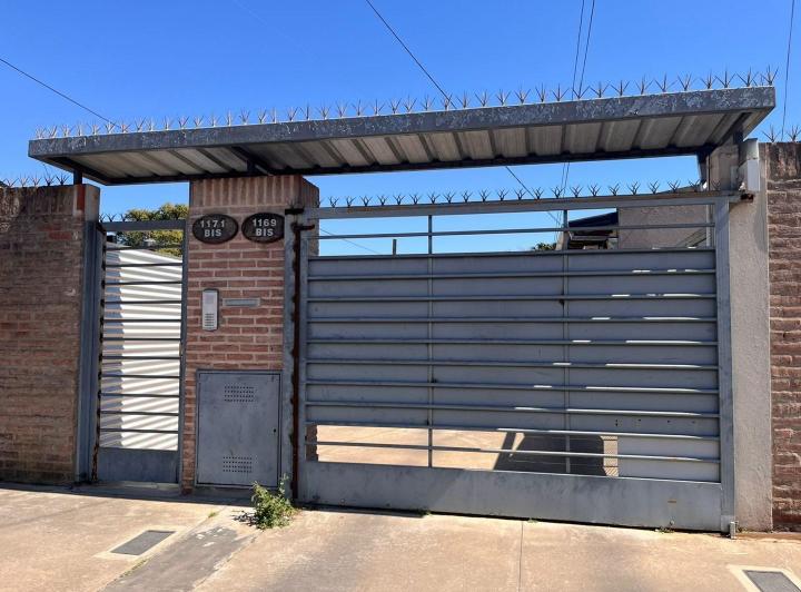 Departamento PH  en Alquiler en Lomas de Zamora,  G.B.A. Zona Sur 1