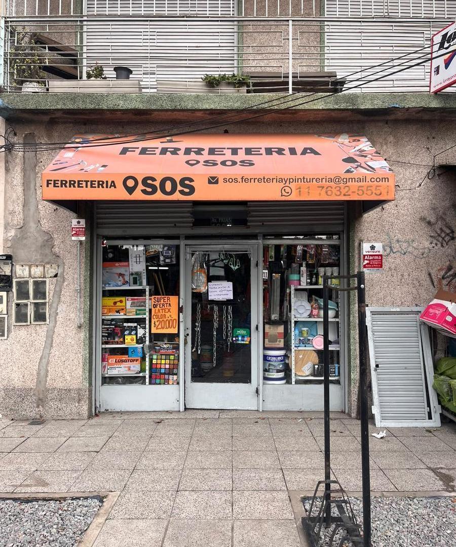 Local comercial sobre Av. Frías a 1 cd de Jumbo.