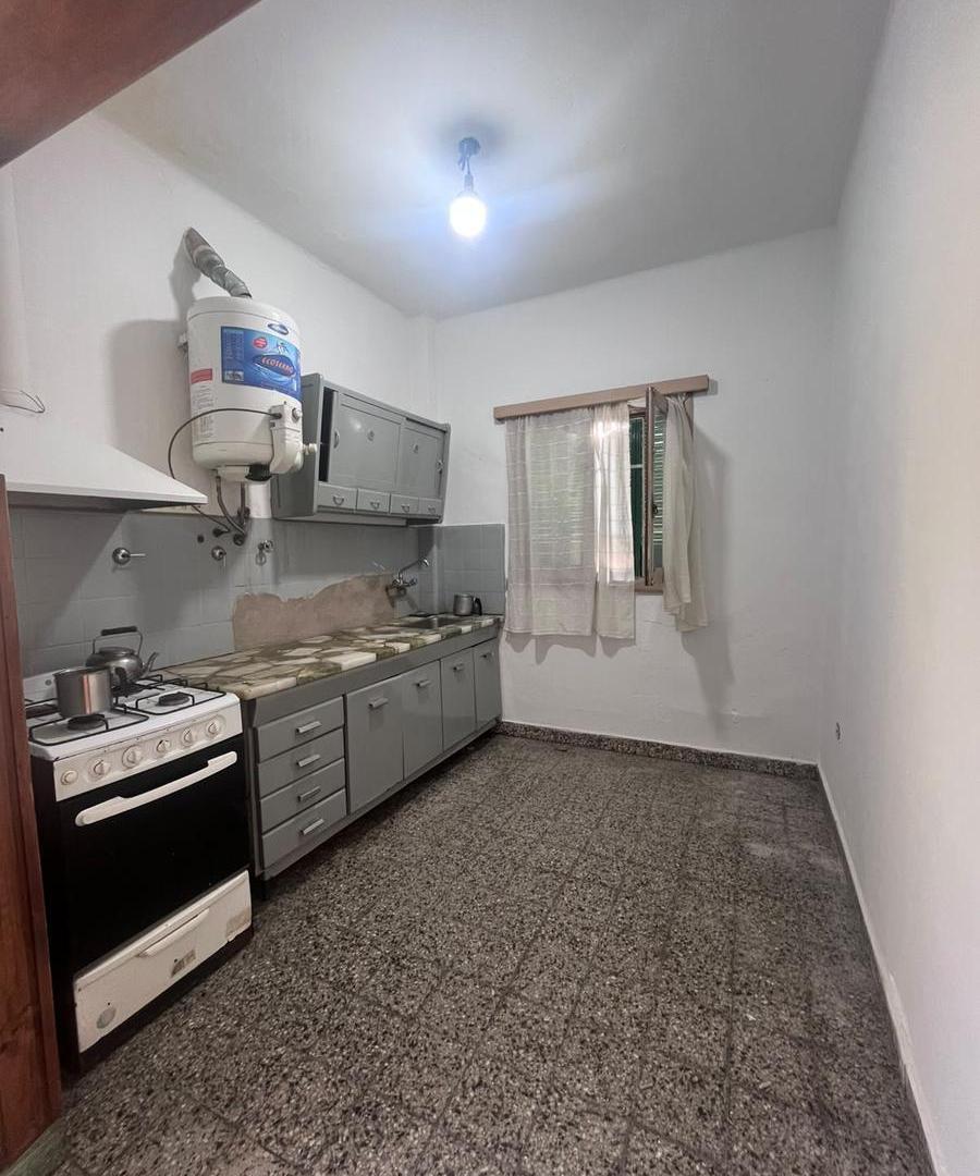 Foto de Casa en Llavallol con jardín y estacionamiento., imagen 3